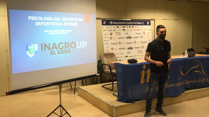 Padres y entrenadores profundizan sobre cómo trabajar la psicología en el deporte