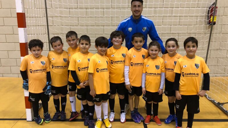 Los jugadores de Inagroup El Ejido Futsal comparten experiencia con las Bases
