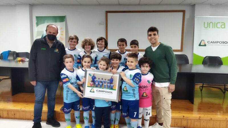 El equipo Prebenjamín visita las instalaciones de Camposol