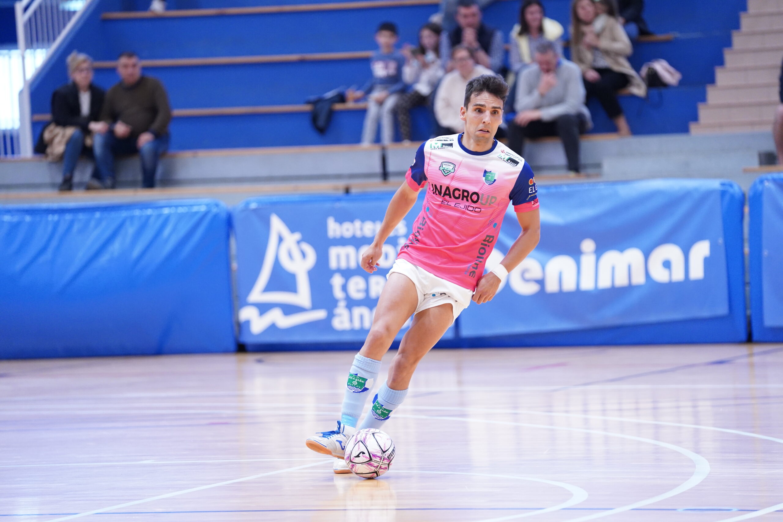 Inagroup El Ejido Futsal vence y se queda a dos puntos del play off