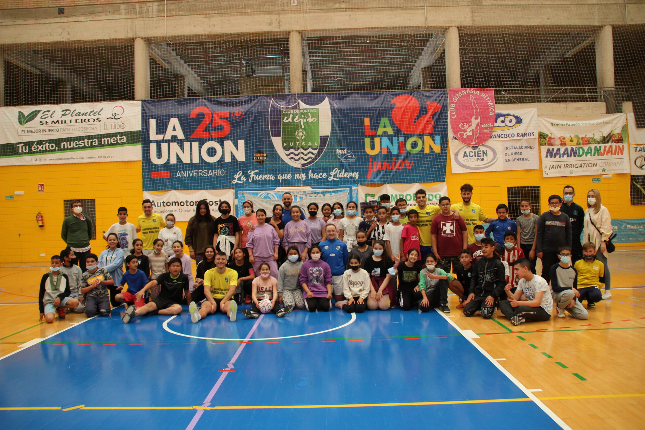Alumnos del José Salazar y Santa María del Águila comparten pista con Inagroup El Ejido Futsal