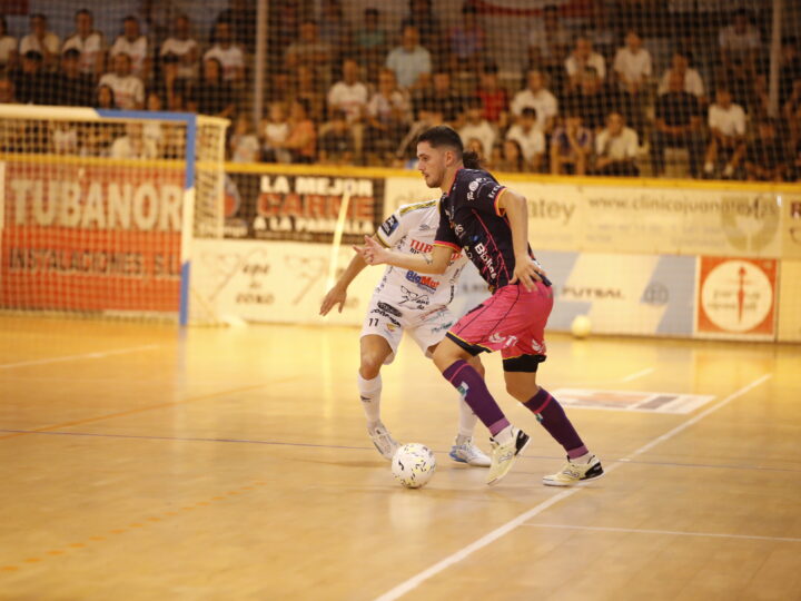 Sur Seeds cae en Noia presionado por las 5 faltas de equipo y una expulsión en la segunda mitad (2-0)